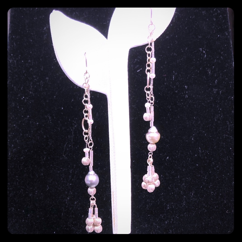 Tahitian pearl dangling earrings